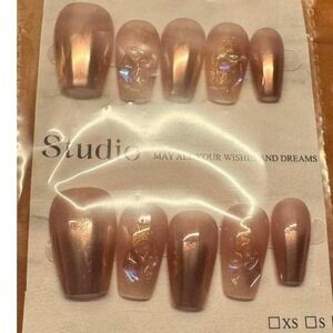 "Rose Ritual" Press-On Nail Set – Metallic Shine, Embossed Skulls & Holo‎ Drama